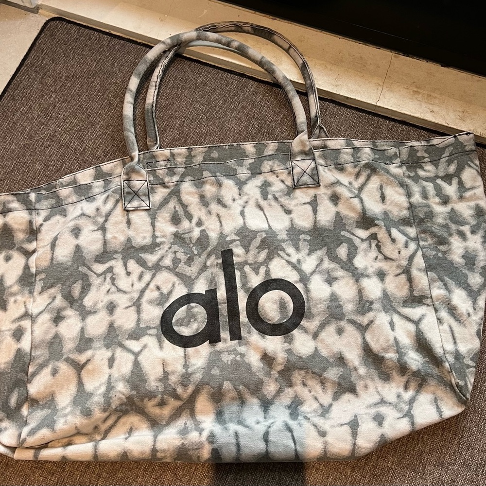 ALO Yoga Black and Gray Patterned Tote Bag